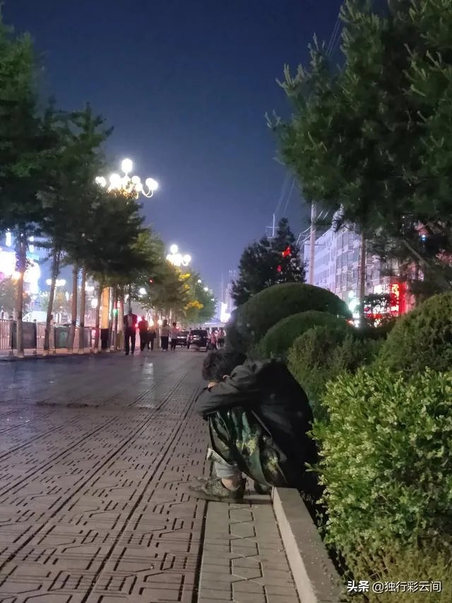 斗鱼周二珂停播俩月，再次出现竟是为了打广告，网友：不拿粉丝当人看，你怎么看？