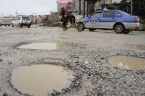 坑坑洼洼的反义词是什么?