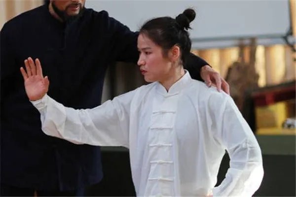 你怎么看张伟丽和乔安娜的赛事结果波兰人的反应？