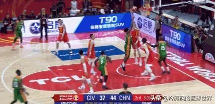 世界杯首战，中国男篮球员周琦拼到抽筋，如何评价周琦的拼搏精神？