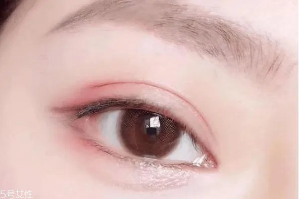 日抛和月抛哪个更伤眼 日抛还是月抛好