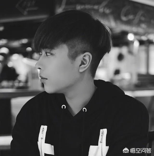 RNG战队6周年生日即将到来，卢本伟会出现在现场吗？