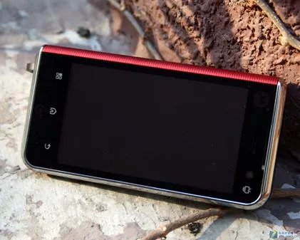 时尚3G智能机 摩托罗拉MT710历史新低