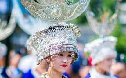 苗族服饰是什么样的？苗族服饰有什么特点？