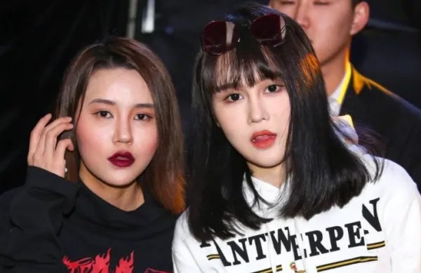 赵本山女儿球球直播征婚，为生娃不看钱，亲妈说房车彩礼全倒贴，你怎么看