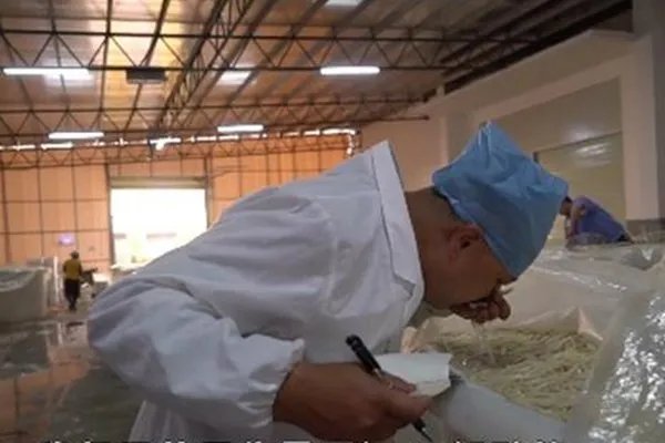 闻臭师年薪50万