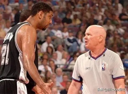 看一眼马刺替补席扭头就跑, 小学生用生命演绎装X, 结果呢?