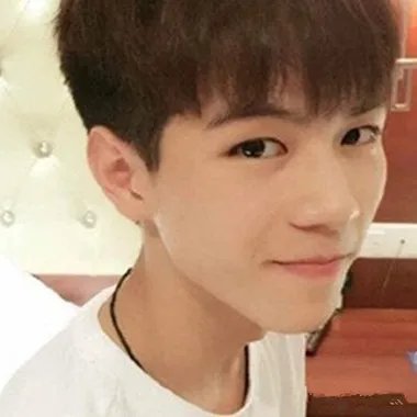 曝杨桐女朋友蓝欣 变形计“末路天使”蜕变为“阳光暖男”