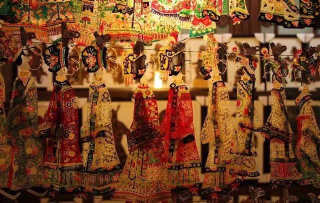 你还知道中国的其他传统艺术吗？请围绕什么真什么啊？写一段话，注意运用恰当的修辞手法，50字。