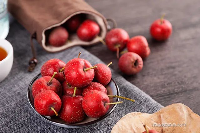 山楂罐头怎么做不酸 山楂罐头家庭自制法