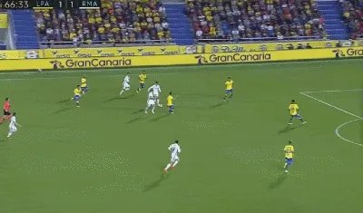 c罗队友进球为啥举手