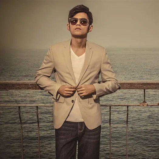 周杰伦身材图片清瘦 网友调侃：月半伦去哪了