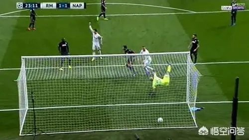 c罗队友进球为啥举手