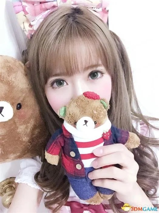 韩国清纯女孩爆红网络 网友感叹韩国医生医术精湛