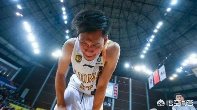 比赛还剩1分钟，林志杰下场，阿不都沙拉木鼓掌欢送，你怎么看？