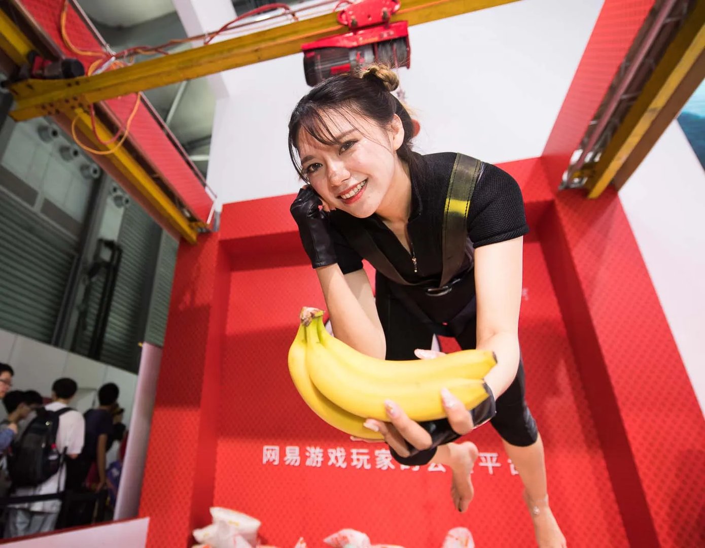 真人娃娃机到底有多好玩?不看SG只求当个娃娃夹走福利