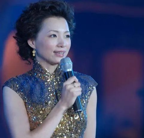 董卿曝春晚潜规则 幕后真相令人吃惊