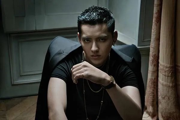 秦牛正威发微博否认恋情,为何吴亦凡面对恋情风波不站出来发声?