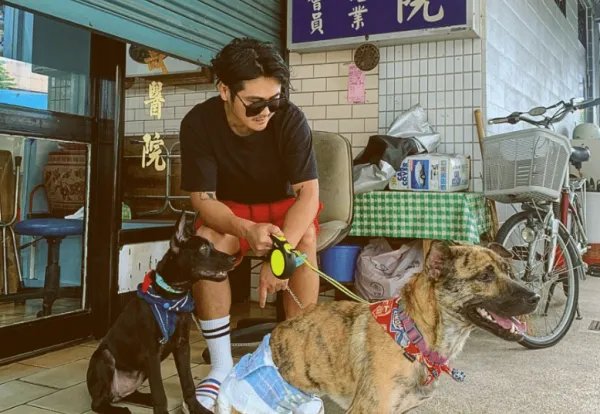 曹格晒出被狗咬伤的照片,他的伤势如何?