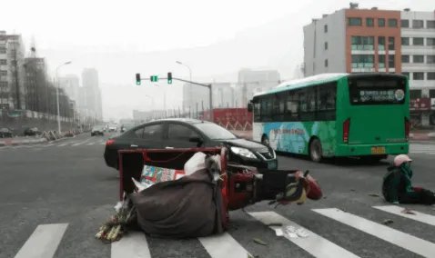 常德发生一起交通事故，现场有人员受伤，事故现场的具体情况如何？