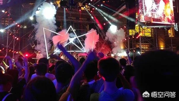 刚传眼睛失明，又爆老婆冉莹颖早已安排后路，硬汉邹市明怎么了？