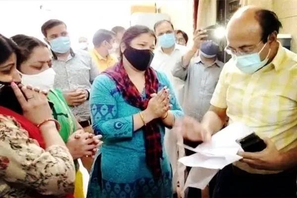 印度单日新增确诊超41万例破纪录，印度疫情还能控制住吗?