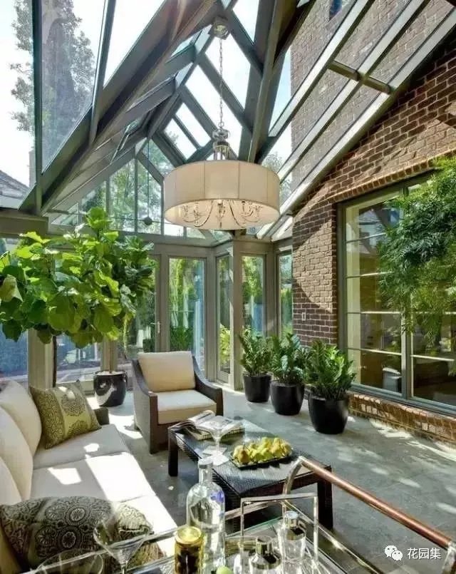 花园里有一间阳光房,美了这个灿烂的季节