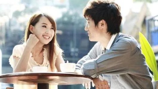 初次相亲见面聊天话题有哪些 女生相亲必问十个问题什么