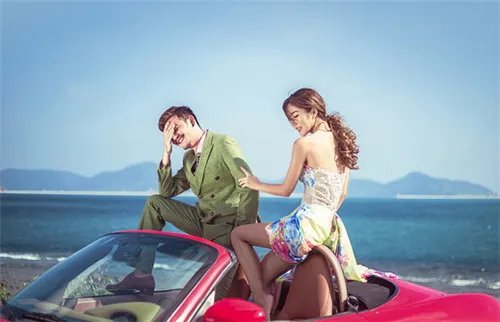 一套婚纱照大概多少钱   拍婚纱照几套衣服合适