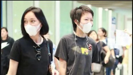 窦靖童晒与周迅合影,作为星二代到底有哪些不为人知的辛酸?