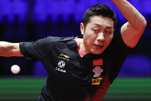 许昕和张本智和决胜局比赛，教练请求暂停，发生了什么？