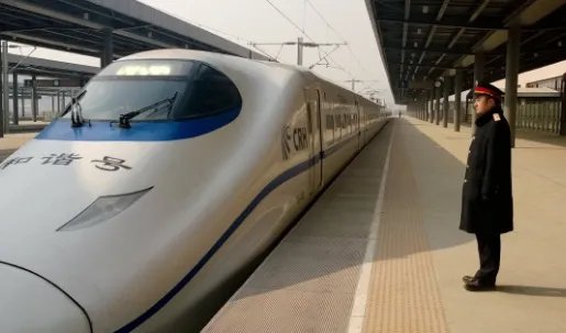 今起铁路客票预售期临时调整为5天，这是为了配合疫情防控吗？