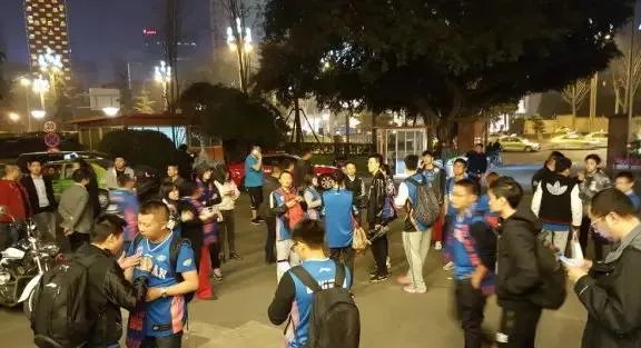辽篮当初输掉总决赛之后,为什么会跟场外的四川球迷发生冲突?