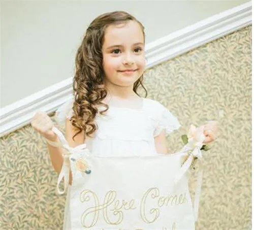 女花童发型图片大全  花童发型怎么设计好看