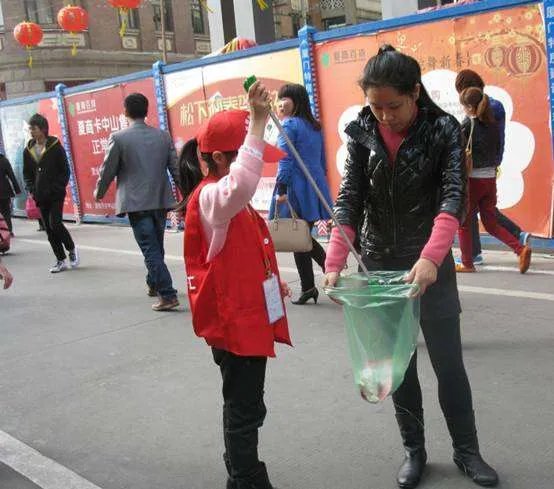 学校安排学生打扫厕所到底该不该?