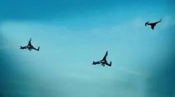 为什么无人机不能以编队飞行的形式接受检阅?