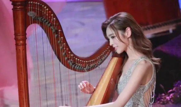 2020香港小姐决赛三甲出炉