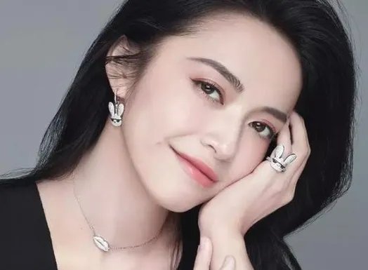 姚晨和曹郁是什么关系？曹郁得过奖吗？