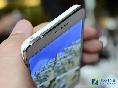 窄边框+高性能组合 三星S4领衔热销推荐