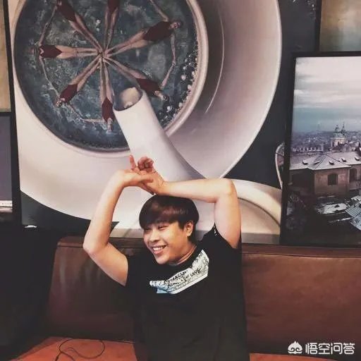 RNG战队6周年生日即将到来，卢本伟会出现在现场吗？