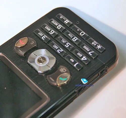 超薄音乐再升级 索尼爱立信W890i真机赏