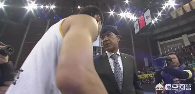 比赛还剩1分钟，林志杰下场，阿不都沙拉木鼓掌欢送，你怎么看？