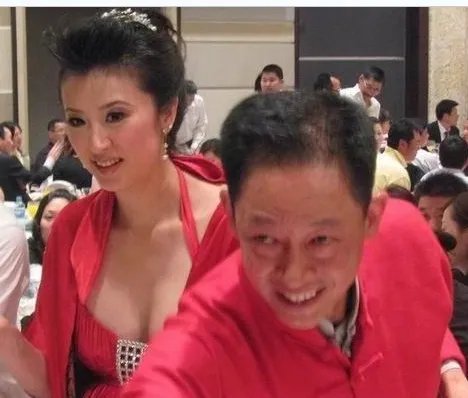 揭秘王志文老婆是谁 被曝妻子背景惊人