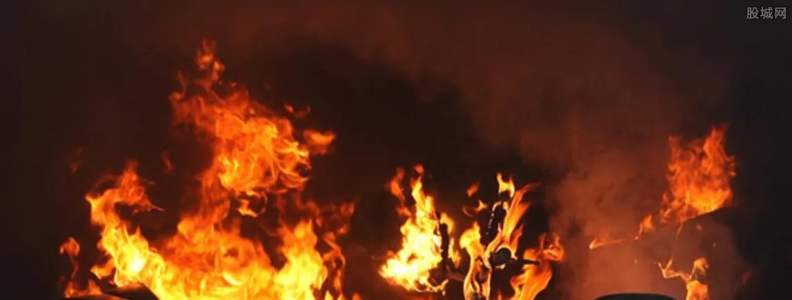 济宁化肥厂爆炸致1死4伤 因管道泄漏燃烧起火所致