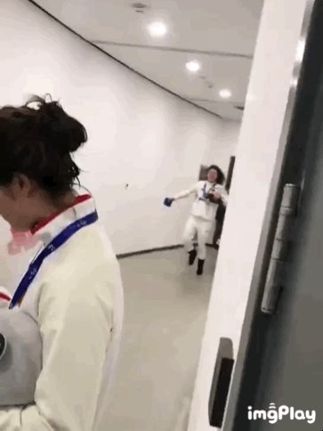 傅园慧世锦赛颗粒无收,被指心在综艺身在泳池会好吗?傅爸爸又怒怼网友,他这样对吗?