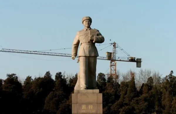 雷锋怎么死的，详细点，谢谢