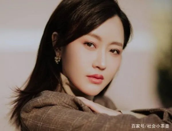 潘长江女儿30岁嫁豪门,人称“潘十亿”的潘阳如今过得怎么样?