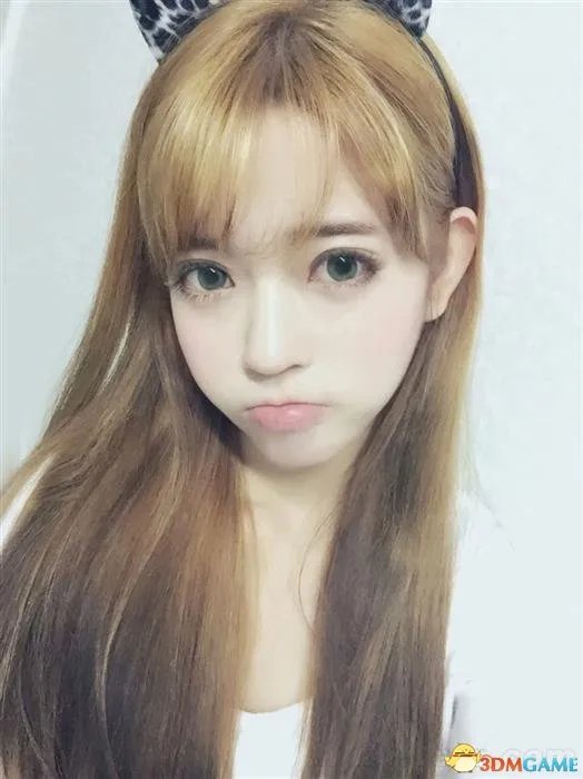 韩国清纯女孩爆红网络 网友感叹韩国医生医术精湛