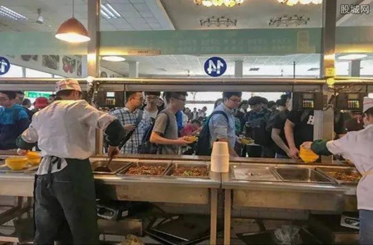 高校捞两千多斤鱼 全校师生可以免费品尝