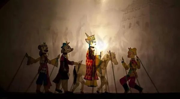 你还知道中国的其他传统艺术吗？请围绕什么真什么啊？写一段话，注意运用恰当的修辞手法，50字。